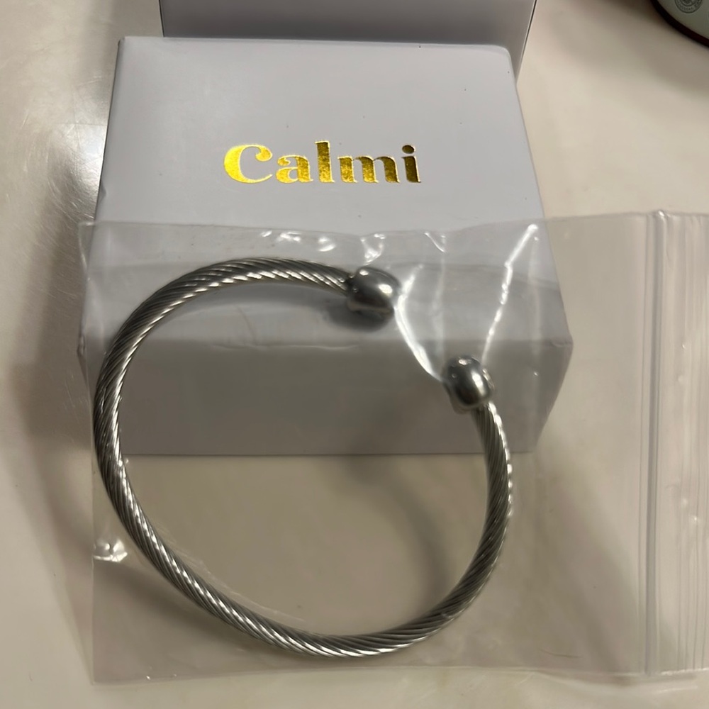 Calmi Silver Cable Bracelet